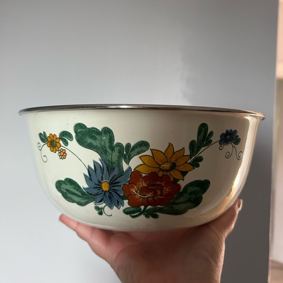 Nesting Set of Three Villeroy & Boch Floral Ceramic Bowls w Green/Yellow Accents - Picture 1 of 10